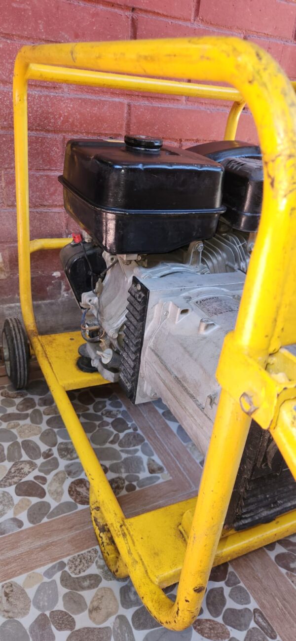 Generador Genpack 4,1 Kva. Motor Japonés  robin Subaru 9 Hp. Alternador Sincro Italiano, Faenas de Construcción - Imagen 6
